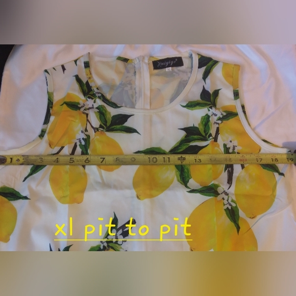 Lemon dress in white - Picture 4 of 9